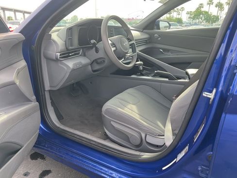 Used 2021 Hyundai Elantra SEL FWD image 14