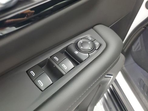 Used 2025 Chevrolet Suburban LS image 29