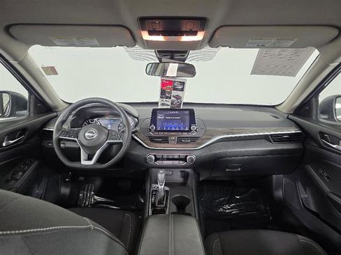 Used 2025 Nissan Altima 2.5 SV FWD image 27