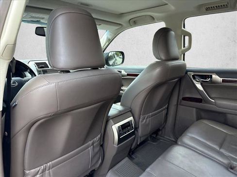 Used 2018 Lexus GX 460 Premium w/ Premium Package AWD/4WD image 17