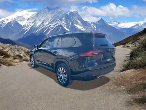 Used 2024 Toyota Grand Highlander AWD image 3