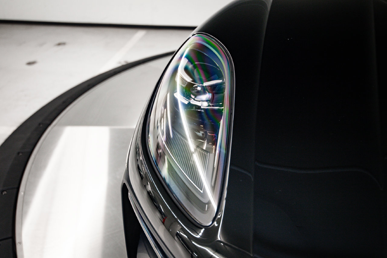 Certified 2023 Porsche Macan Turbo AWD/4WD image 13