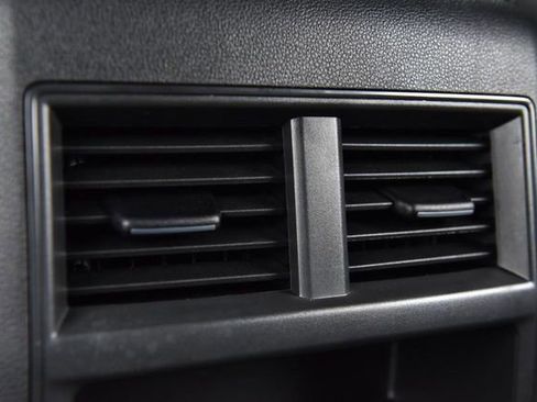 Used 2023 Volkswagen Atlas Cross Sport SE image 21