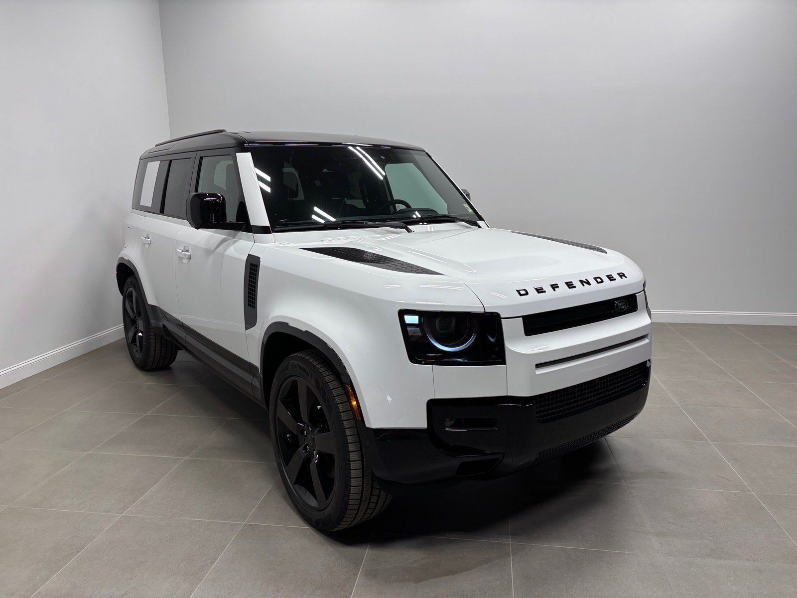 New 2026 Land Rover Defender 110 X-Dynamic SE AWD/4WD image 4
