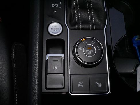 Certified 2022 Volkswagen Atlas Cross Sport SEL Premium R-Line image 28