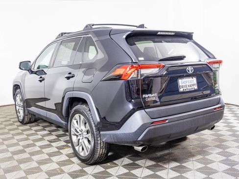 Used 2022 Toyota RAV4 XLE Premium image 18