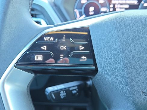 Used 2024 Audi Q4 e-tron Premium image 28