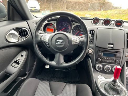 Used 2020 Nissan 370Z w/ Sport Package image 13