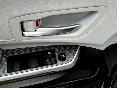 Used 2025 Toyota Sienna XLE image 24