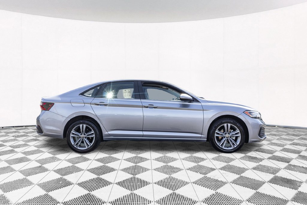 Certified 2024 Volkswagen Jetta SE FWD image 10