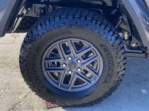 Used 2024 Jeep Gladiator Sport image 31