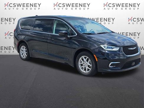 Used 2024 Chrysler Pacifica Touring-L FWD image 7