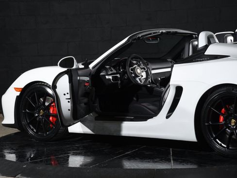 Used 2016 Porsche Boxster Spyder RWD image 39