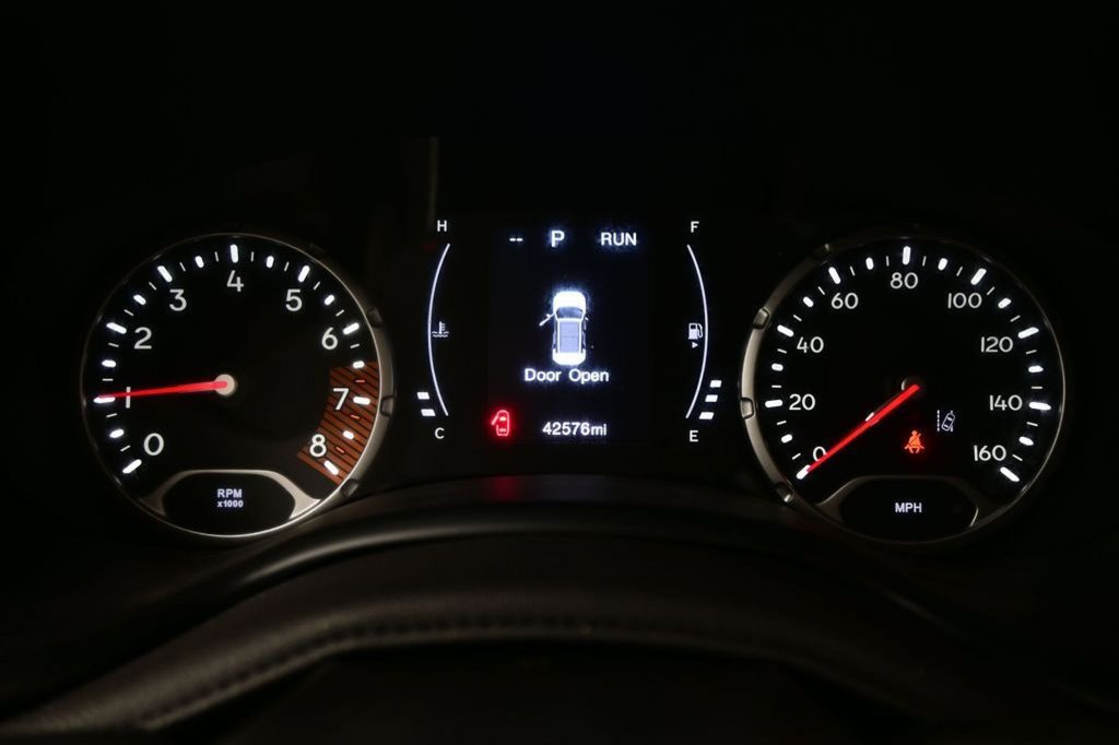 Used 2023 Jeep Renegade Latitude AWD/4WD image 27