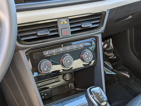 Certified 2023 Volkswagen Taos SE AWD/4WD image 17