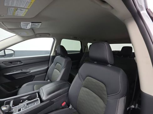 Used 2024 Nissan Pathfinder SV image 44