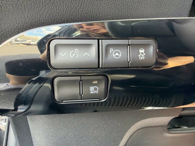 Used 2022 Toyota Prius LE FWD image 10