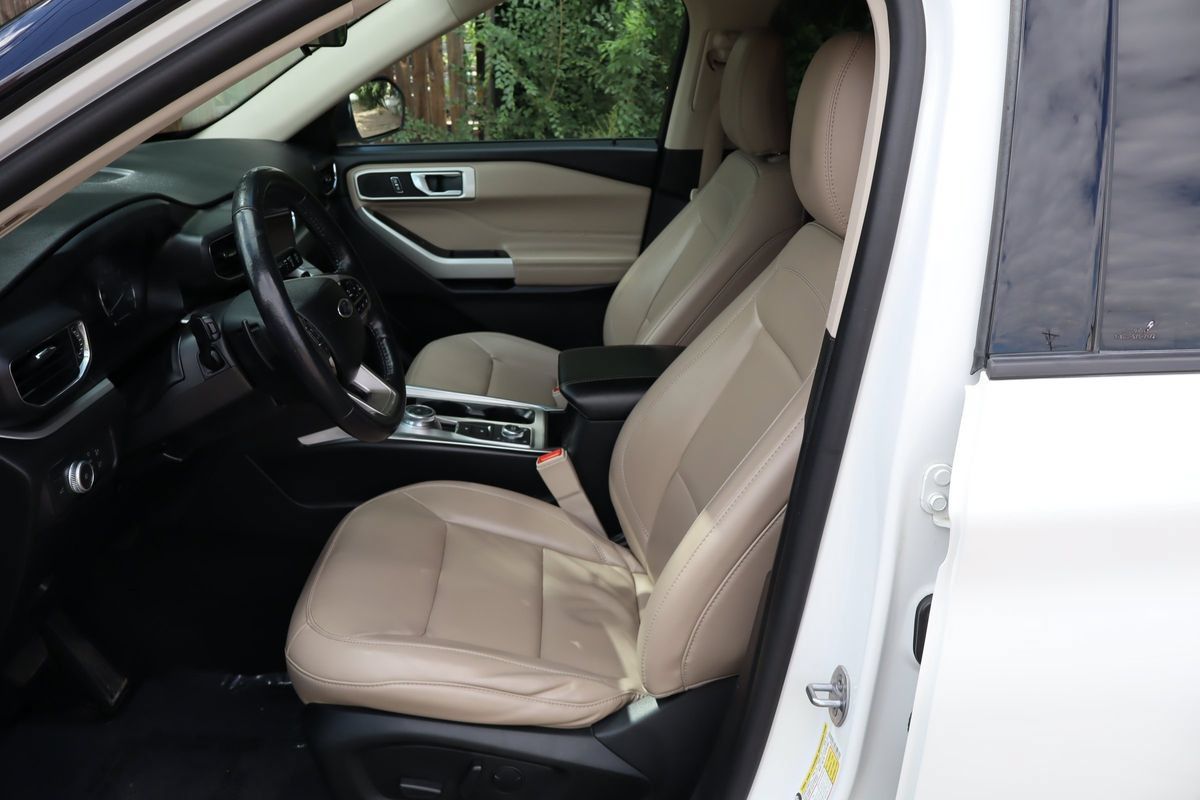 Used 2021 Ford Explorer XLT w/ Equipment Group 202A AWD/4WD image 19