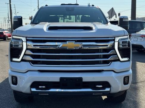 Used 2024 Chevrolet Silverado 2500 High Country w/ Technology Package AWD/4WD image 4