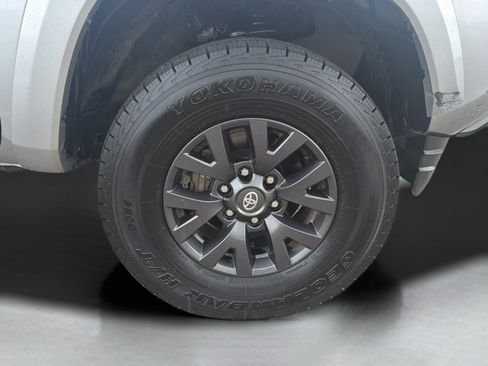 Used 2022 Toyota Tacoma SR5 RWD image 25