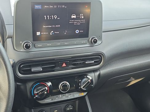 Used 2022 Hyundai Kona SEL image 18