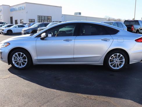 Used 2019 Ford Fusion SE image 4