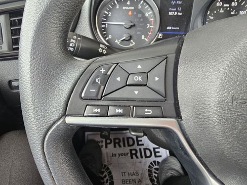 Used 2020 Nissan Rogue S image 22