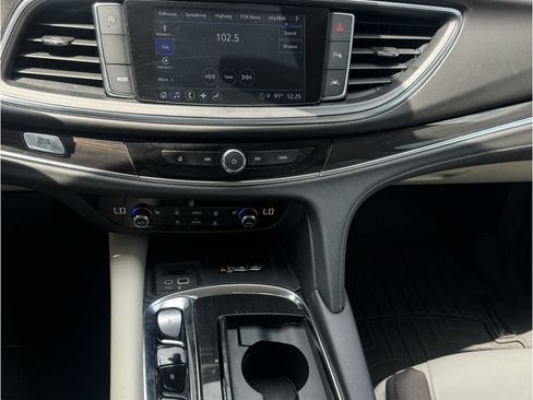 Used 2022 Buick Enclave Essence w/ Experience Buick Package FWD image 12
