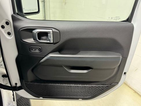 Used 2024 Jeep Wrangler High Altitude image 34