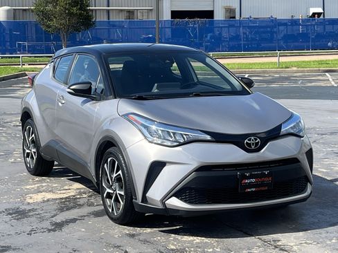 Used 2020 Toyota C-HR XLE FWD image 3