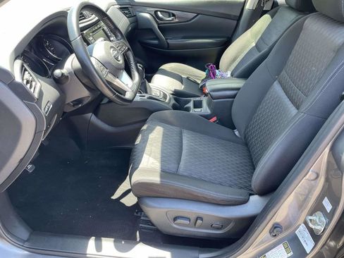 Used 2020 Nissan Rogue SV FWD image 12