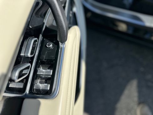 Used 2023 Land Rover Range Rover SE image 18