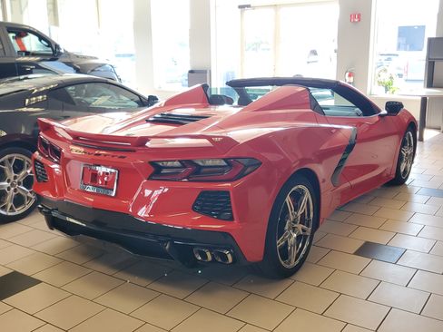 Used 2022 Chevrolet Corvette Stingray Premium Conv w/ Z51 Performance Package RWD image 6