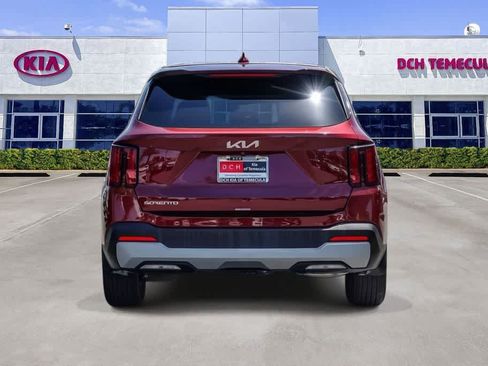 Certified 2025 Kia Sorento LX FWD image 5