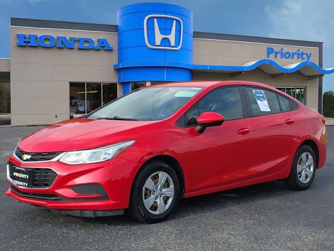 Used 2017 Chevrolet Cruze LS FWD image 1