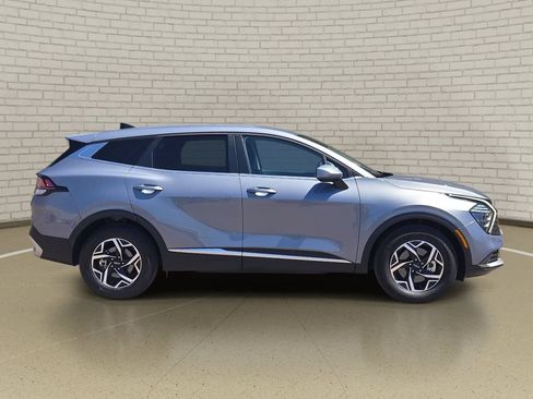 Used 2025 Kia Sportage LX FWD image 4