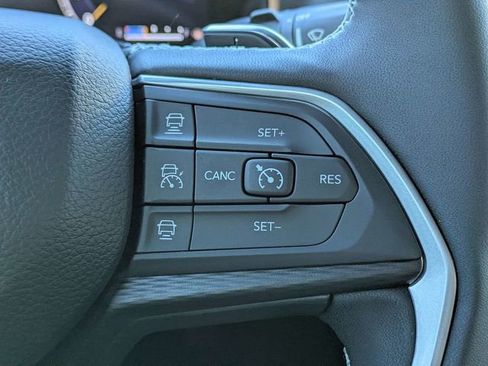 Used 2023 Jeep Grand Cherokee Altitude AWD/4WD image 29