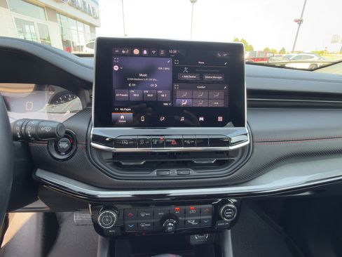 Used 2022 Jeep Compass Trailhawk w/ Sun and Sound Group image 19