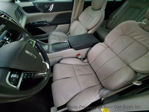 Used 2019 Lincoln Continental Select w/ Continental Climate Package image 20