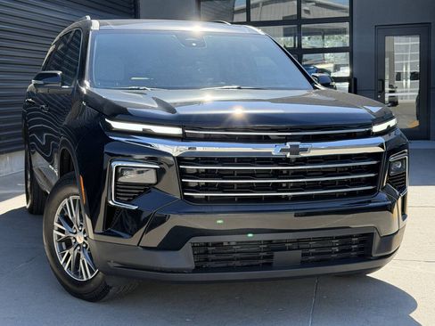 Used 2025 Chevrolet Traverse LT w/ Driver Confidence Package AWD/4WD image 5