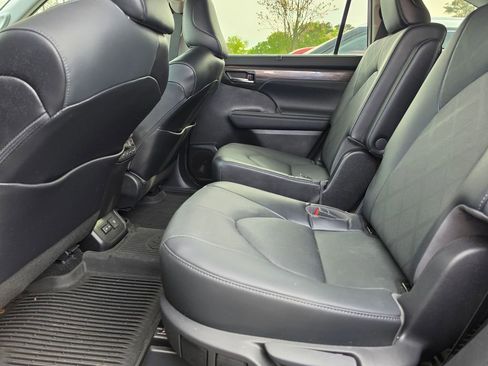 Used 2022 Toyota Highlander Platinum image 25