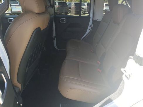 Used 2021 Jeep Wrangler Unlimited Rubicon AWD/4WD image 18