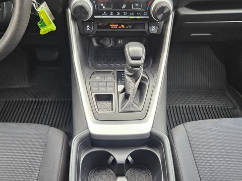 Used 2019 Toyota RAV4 LE w/ Carpet Mat Package image 13