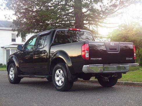 Used 2010 Nissan Frontier SE AWD/4WD image 3