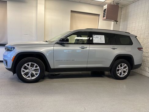 Used 2022 Jeep Grand Cherokee L Limited AWD/4WD image 37