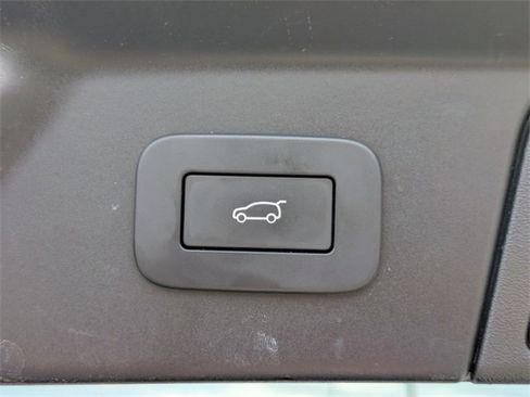 Used 2025 Land Rover Range Rover Velar Dynamic SE image 14