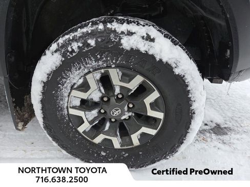 Used 2022 Toyota Tacoma TRD Off-Road image 2