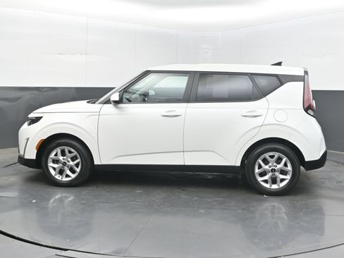Used 2024 Kia Soul LX w/ Option Group 015 FWD image 5