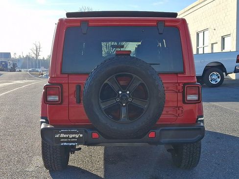 Used 2023 Jeep Wrangler Unlimited Sahara AWD/4WD image 6