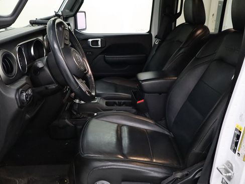 Used 2021 Jeep Gladiator Sport image 4